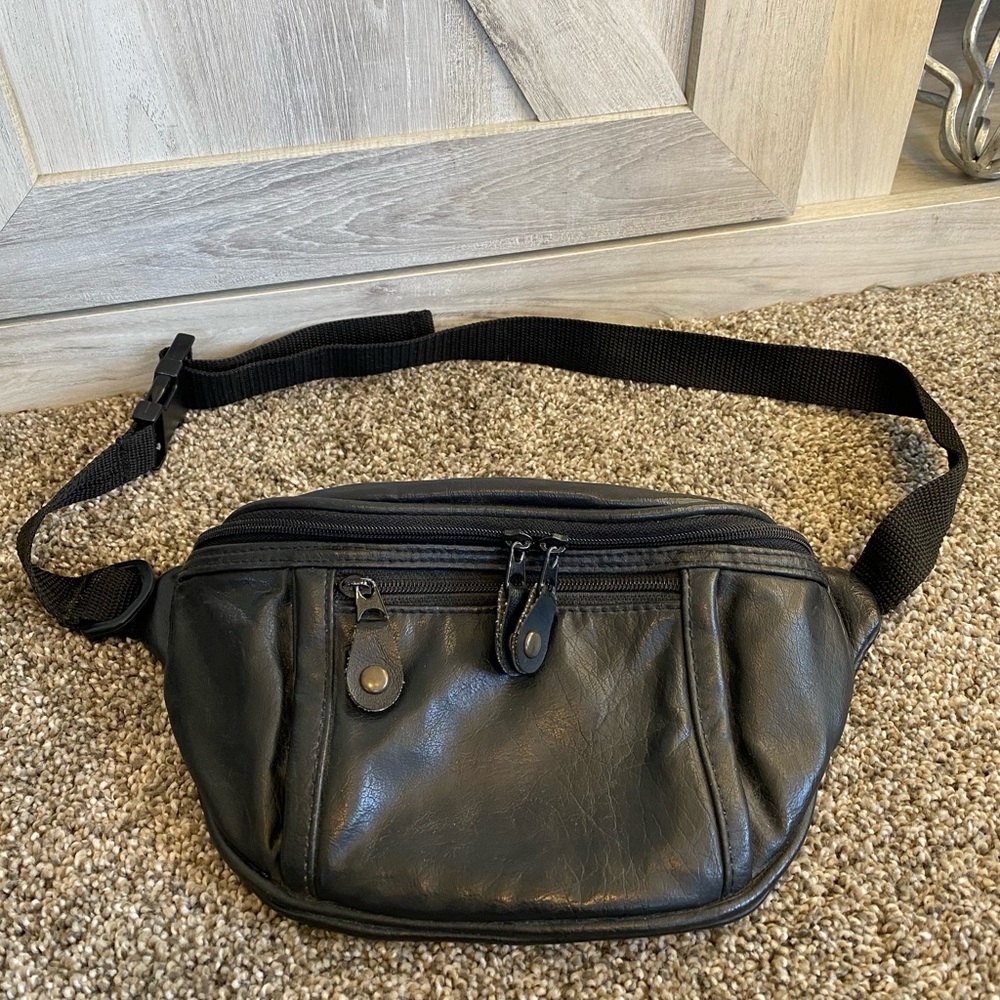 Ladies PVC Faux Leather Waistpack Fannypack Belt Bag